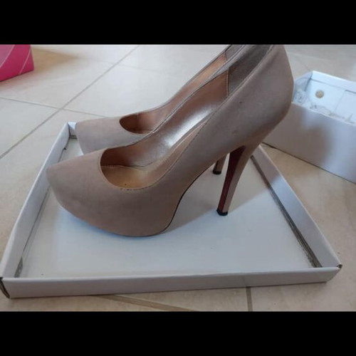Velvet beige pumps used size 40