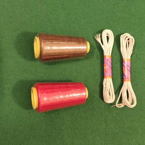 Sewing set with 2 thread cones and 2 elastic bands, new