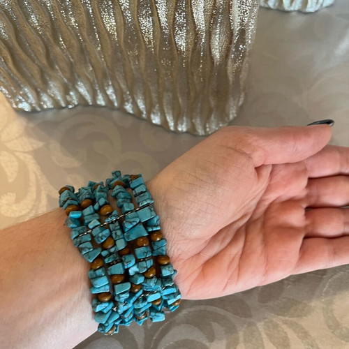 Elastic bracelet like new in blue and brown shades