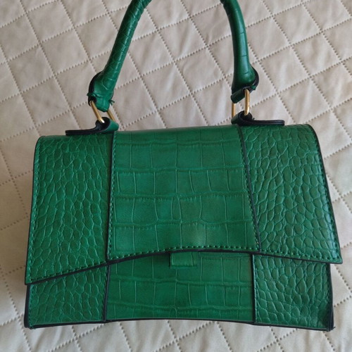 Women's bag new, green, with long removable strap and two inner pockets