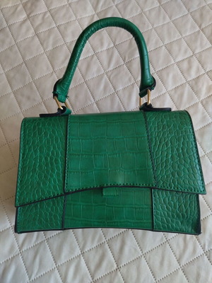 Women's bag new, green, with long removable strap and two inner pockets