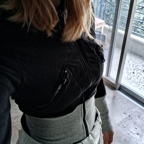 00's cropped sweatshirt like new, black and gray