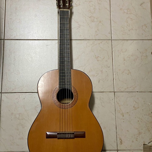 Leona GN 50 classical guitar used, student model