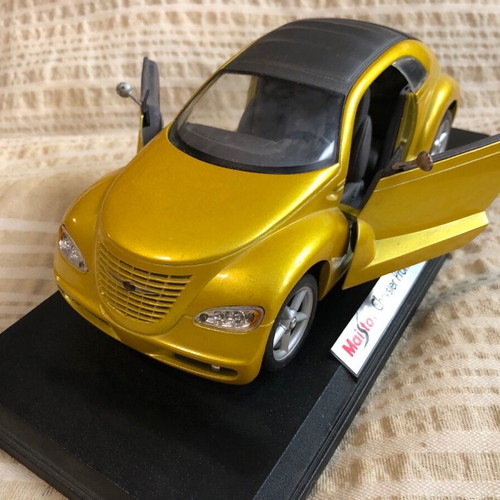 Maisto Chrysler Pronto Cruizer 1:18 original concept version collectible car like new