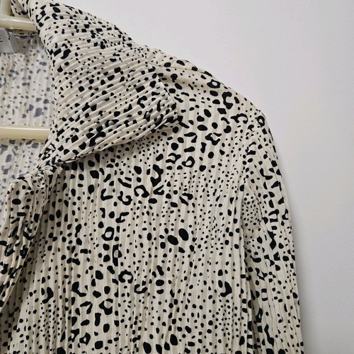 Set In the Style shirt and pants like new, black and beige