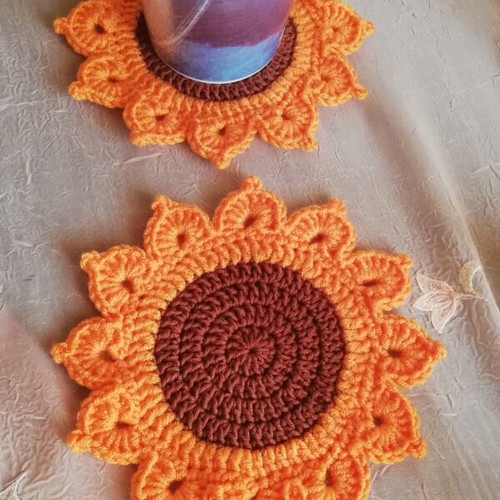 Sunflower crochet coasters set of 4 like new