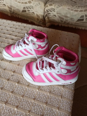 Βρεφικά παπούτσια Adidas μεταχειρισμένα, UK no6, ανατομικά