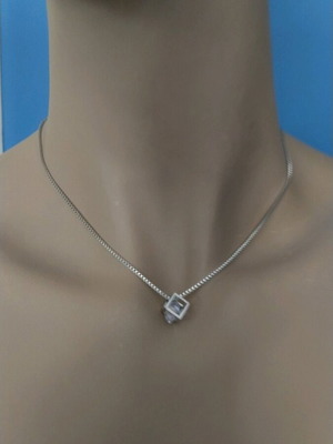 Women's necklace new with zircon in beautiful white and silver design