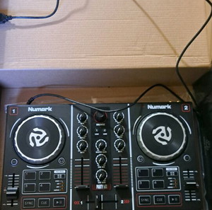 numark party mix dj controller. Ιδανικό για αρχάριους