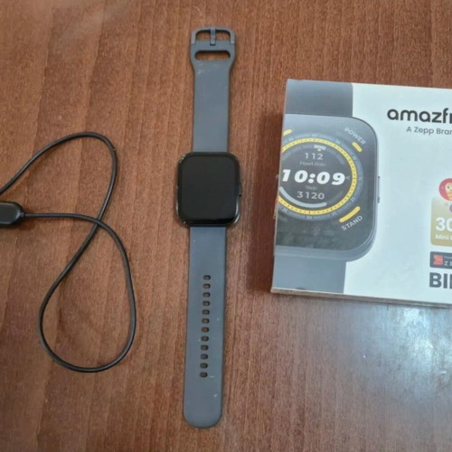 Amazfit Bip 5 smartwatch like new with box and charger