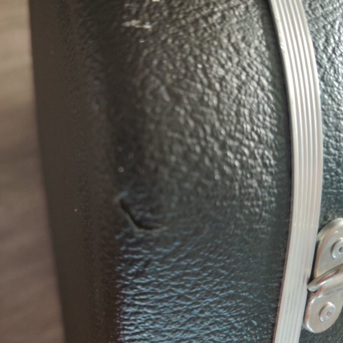 Hiscox guitar case used with defects, 38cm