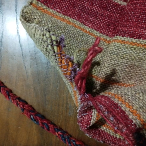 Authentic woolen tagari like new 36x36 cm