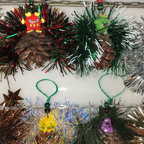 Christmas pinecone ornaments new, set of 12