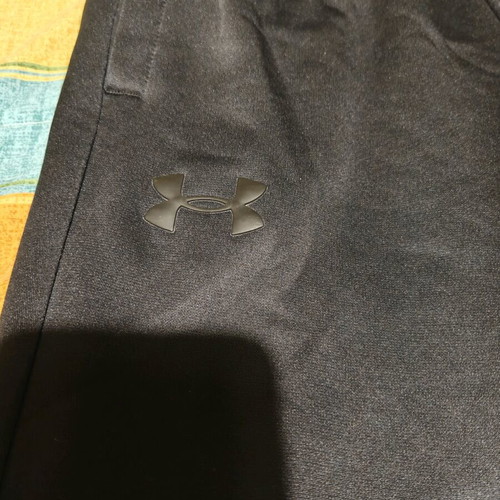Under Armour men's elastic tracksuit like new, size S, black