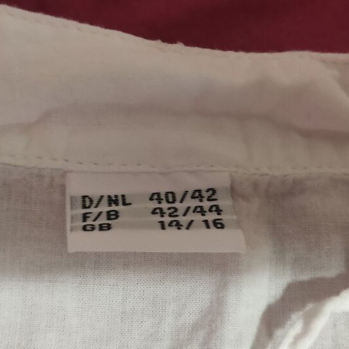 White short-sleeve cotton blouse like new, size 40-42-44