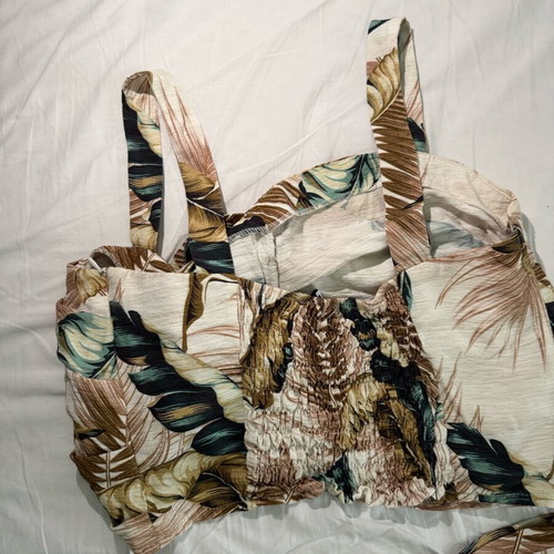 Chicard summer set crop top and high-waisted zip culotte like new, tropical print