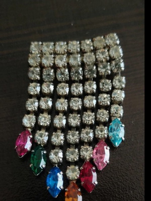 Antique brooch used with colorful stones