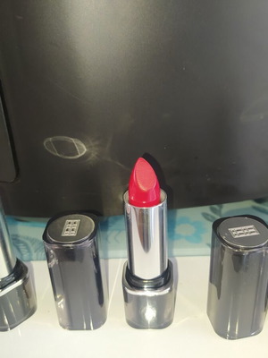 Elizabeth Arden 3 κρεμώδη κραγιόν καινούρια