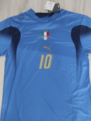Retro Italy National Team Mudial 2006 Jersey with Totti Name like new