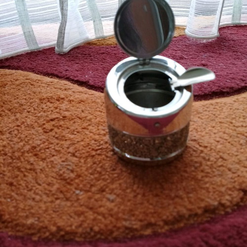 Windproof metal ashtray like new with lid
