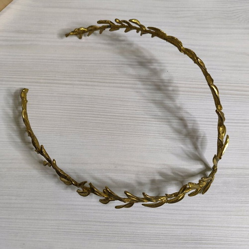 Tiara crown with olive leaves like new, gold color