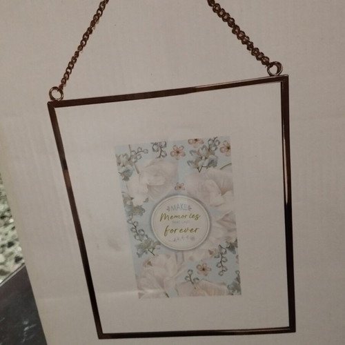 Photo frame new with gold lines and chain, 13x18 cm