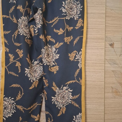 BSB pants like new with elastic waist and floral pattern