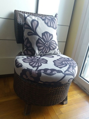 Πολυθρόνα μεταχειρισμένη για εσωτερικό και εξωτερικό χώρο με ανθεκτικό μαξιλάρι