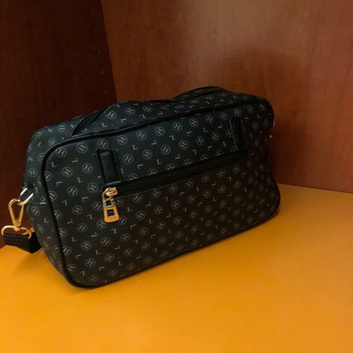 Shoulder bag like new with multiple pockets and logo