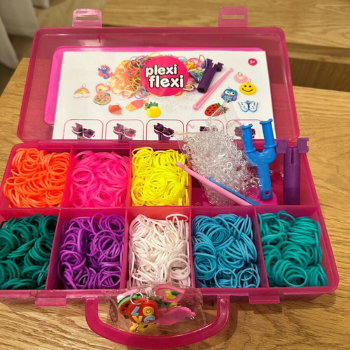 Plexi Flexi case with 2400 looms and 15 accessories like new