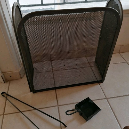 Fireplace set like new, black color, dimensions 54x50(100 open)