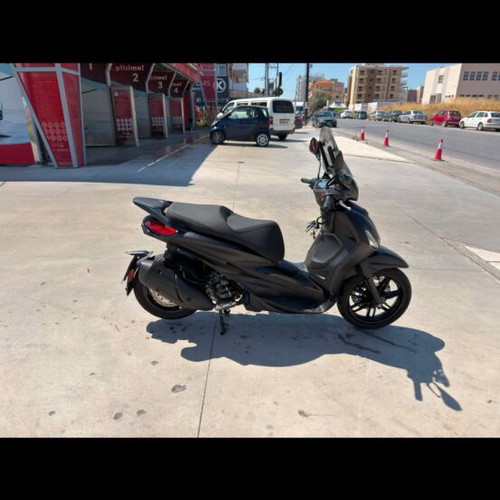 Piaggio Beverly 300 HPE scooter like new, 2024, 3,500 km