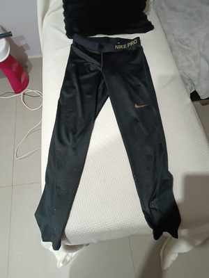 Nike γυναικείο κολάν Dri-FIT μέγεθος M μαύρο με χρυσές λεπτομέρειες καινούργιο