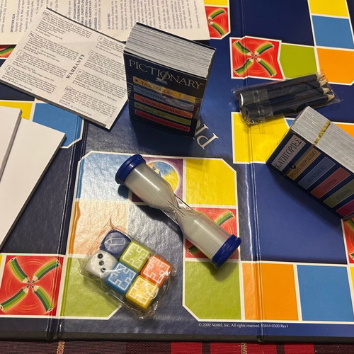 Pictionary board game 2002 like new