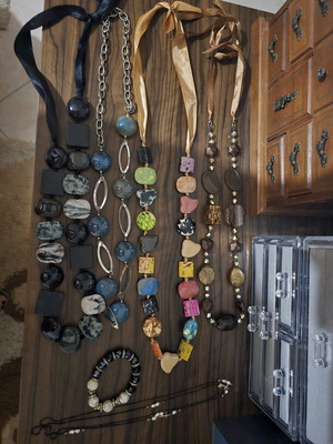 Bijoux assortment used, pack