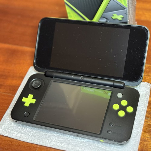 New Nintendo 2DS XL Lime x Black console like new, boxed complete