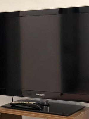 Samsung TV used, approximately 40 inches, non-smart