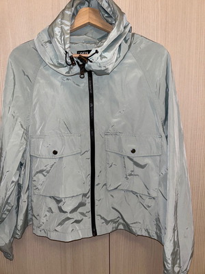 Zara windbreaker pistachio used with hood and drawstring waist