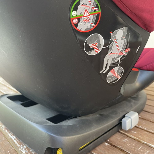 Maxi Cosi Rodifix car seat red like new with Isofix bases