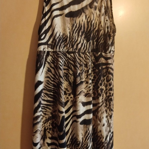 Long blouse like new, shallow neckline, black and beige, size M
