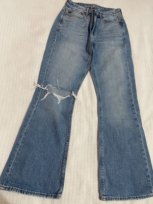 American Eagle jeans high rise 90s flare used, size US 2