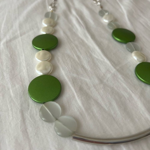 Women's handmade necklace like new with white and green details