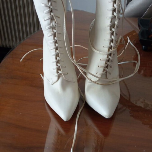 White lace-up ankle boots size 36