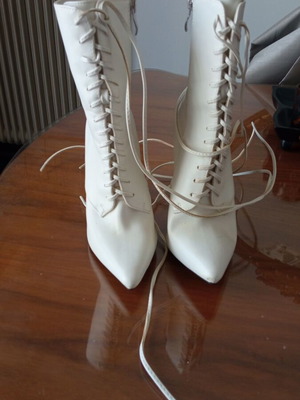 White lace-up ankle boots size 36