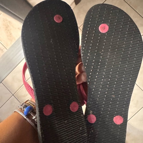 Havaianas women pink daisies flip flops used