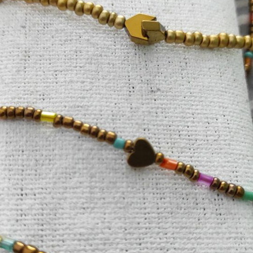 Anklet with gold-colored beads and semi-precious heart charm like new
