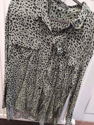 Bershka women's shirt like new, black and green, size M