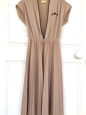 Vintage Caprican Midi Dress with Pleated Skirt and Polka Dot