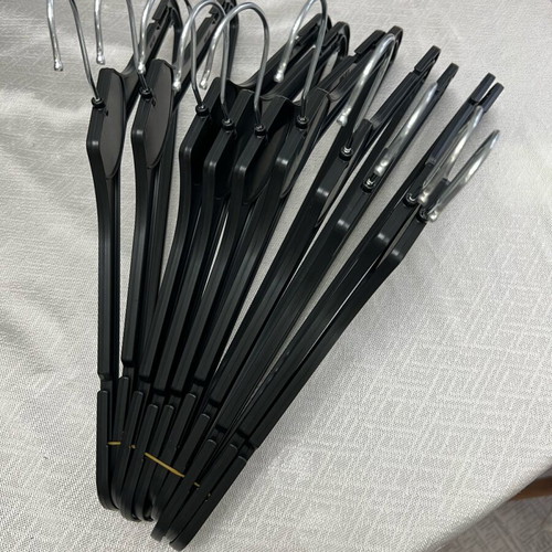 Set of 10 plastic hangers new