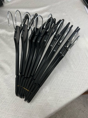 Set of 10 plastic hangers new